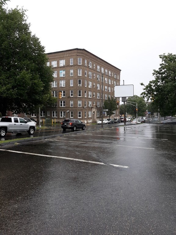 461 Appleton St, Holyoke, MA 01040 - photo 4