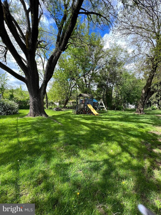 601 Lowther St, Lemoyne, PA 17043 - photo 4