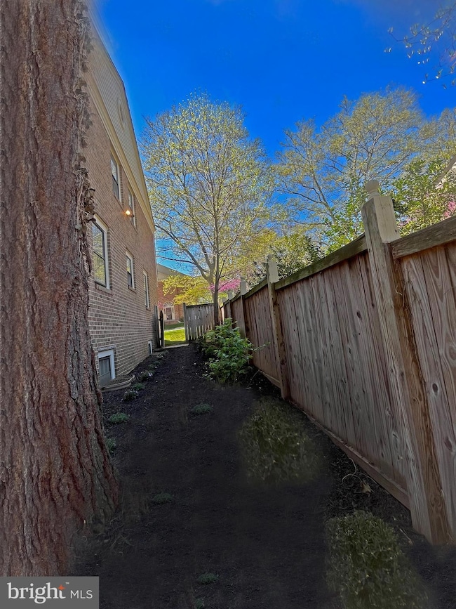 11229 Empire Ln, Rockville, MD 20852 - photo 3