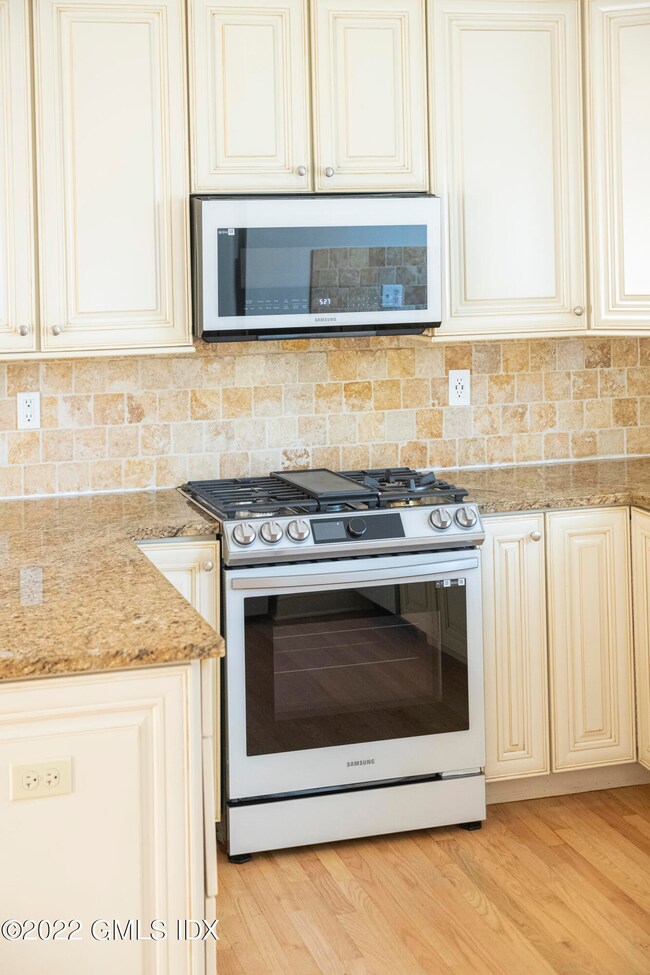 41 Harold St unit B, Cos Cob, CT 06807 - photo 5