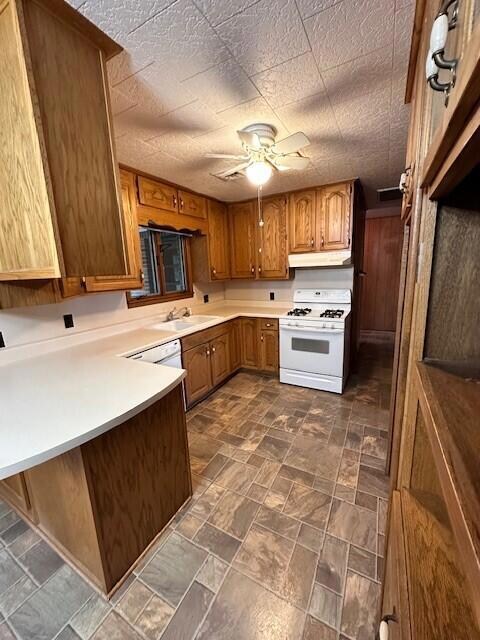 Kitchen area 3