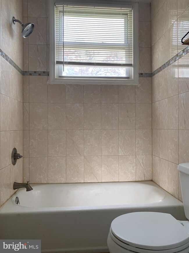 4227 Newport Ave unit B, Baltimore, MD 21211 - photo 7