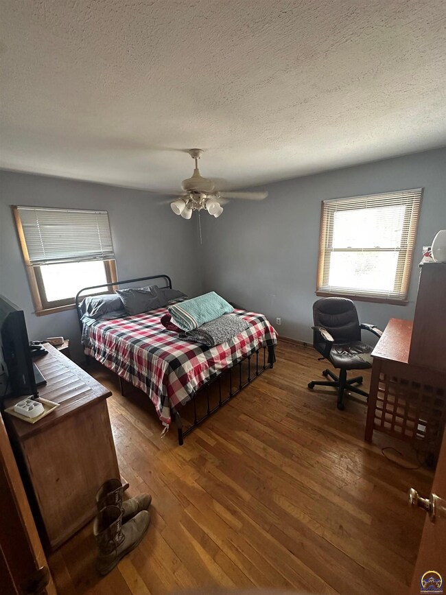 4217 SW 33rd Terrace, Topeka, KS 66614 - photo 6