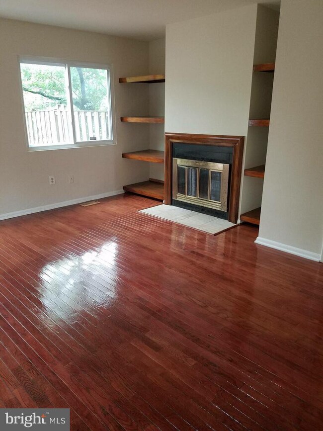 7019 Cipriano Woods Ct, Lanham, MD 20706 - photo 6