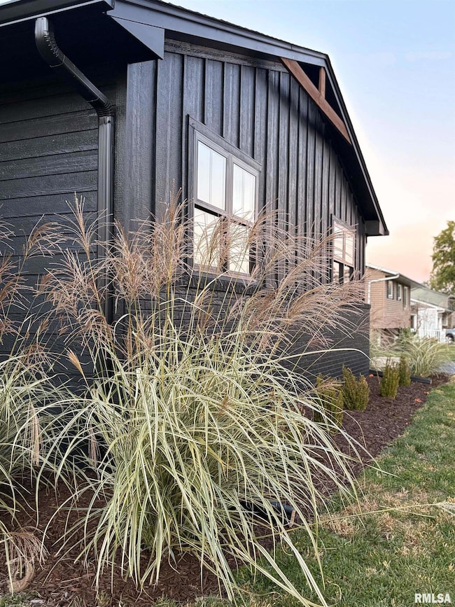 505 E Locust St, Geneseo, IL 61254 - photo 2