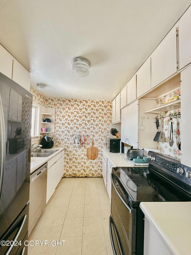 7301 E 17th Ave, Anchorage, AK 99504 - photo 3