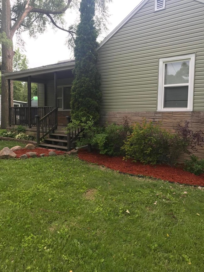 821 Clark Rd, Lansing, MI 48917 - photo 3