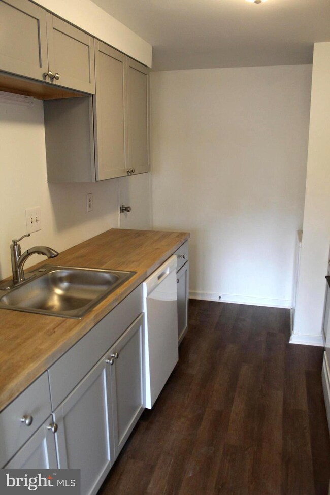 592 West Ct, Glen Burnie, MD 21061 - photo 6