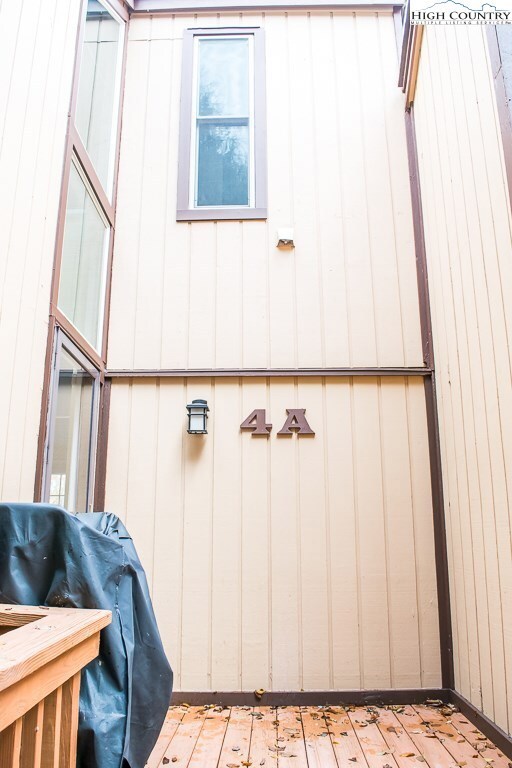 2 story, 2 bedroom/ 2 bath - Unit 4A