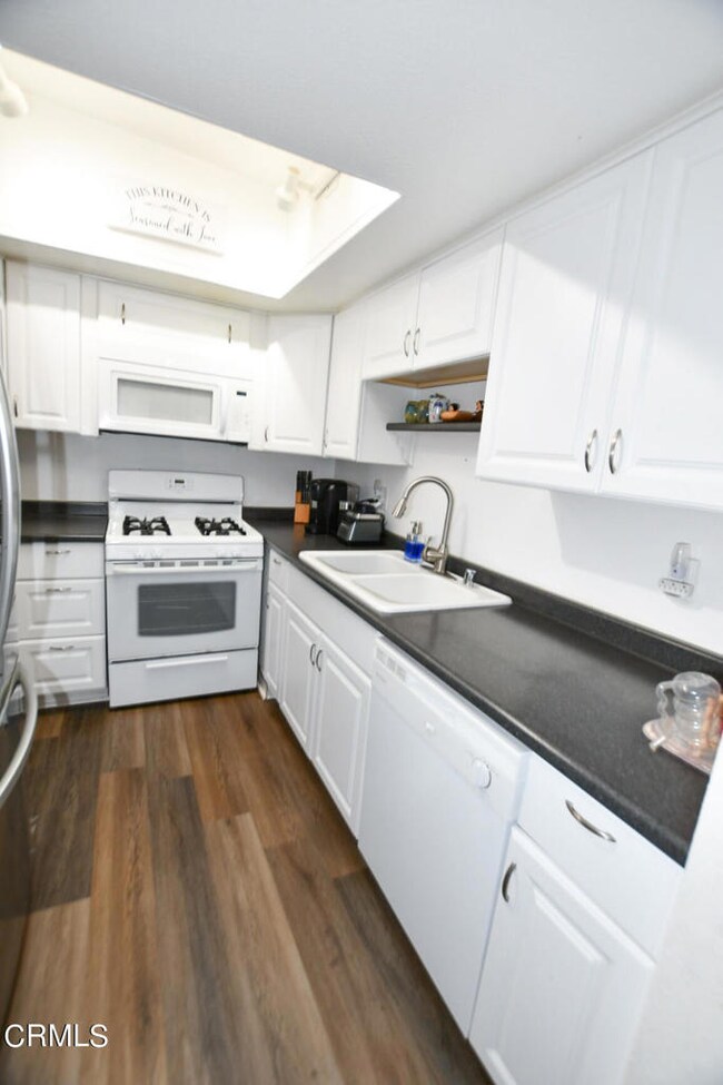 5232 Longfellow Way, Oxnard, CA 93033 - photo 4