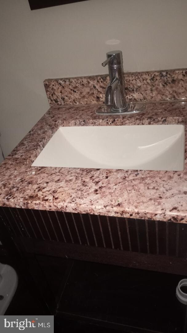 913 Nadine Ct, Hyattsville, MD 20785 - photo 5