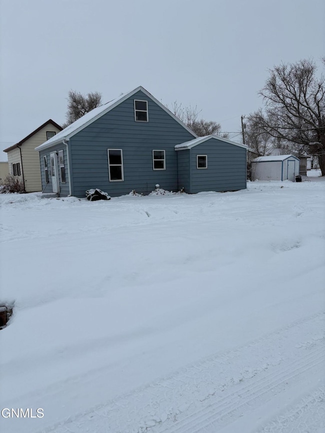 823 4th Ave W, Williston, ND 58801 - photo 2