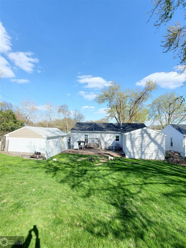 125 E 17th St N, Newton, IA 50208 - photo 6