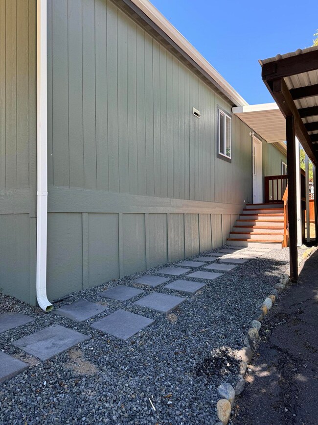 1055 N 5th St unit 103, Jacksonville, OR 97530 - photo 5