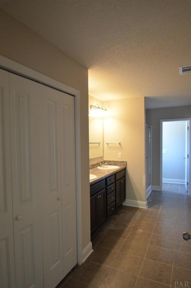 *Different home,same floor plan.Options will vary.