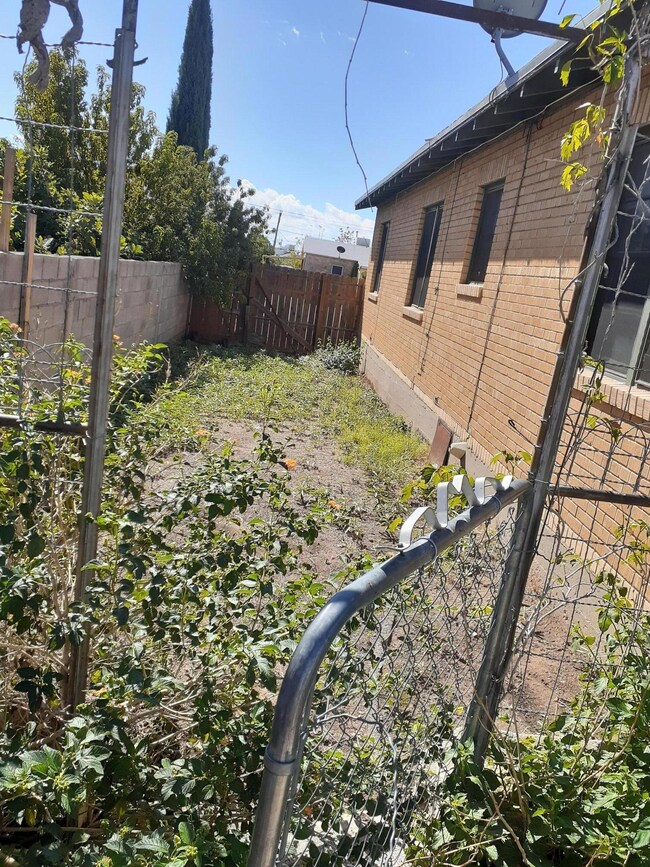 3621 Mountain Ave, El Paso, TX 79930 - photo 3