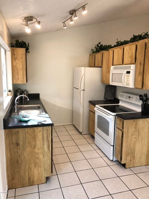 1717 E Beverly Ln - MLS Pic #4