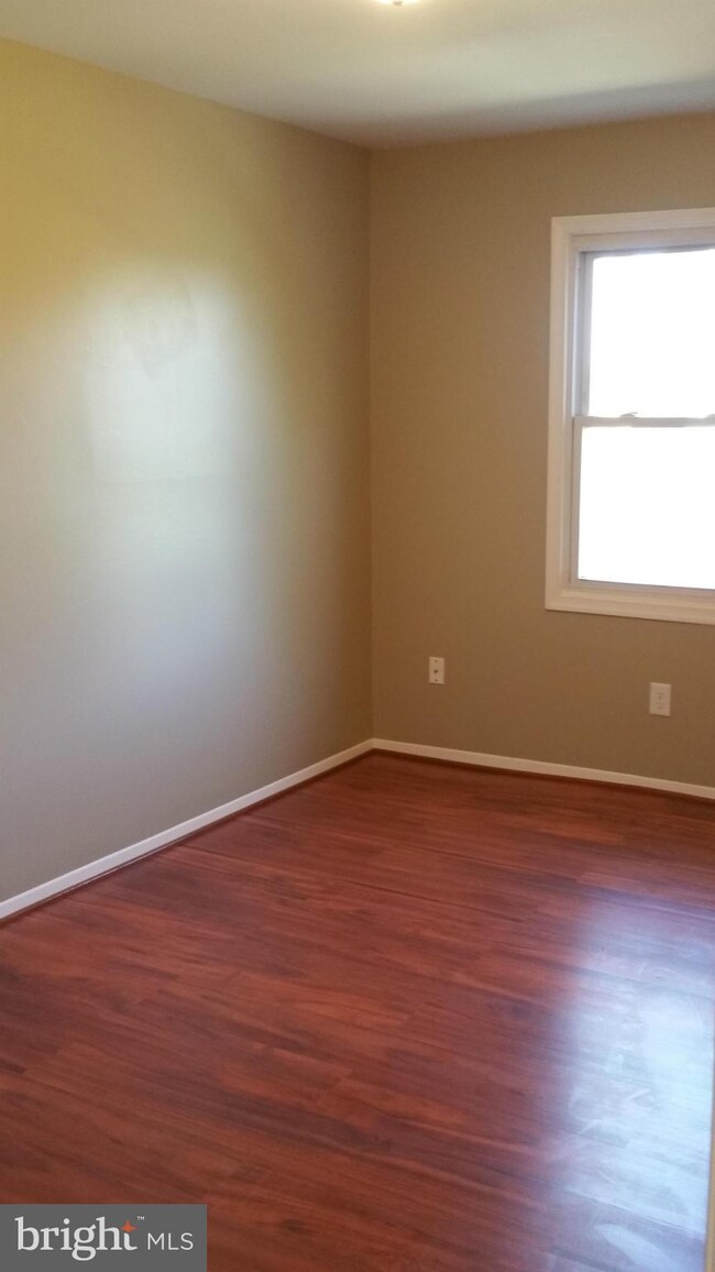 2947 Wetherburn Ct, Woodbridge, VA 22191 - photo 5