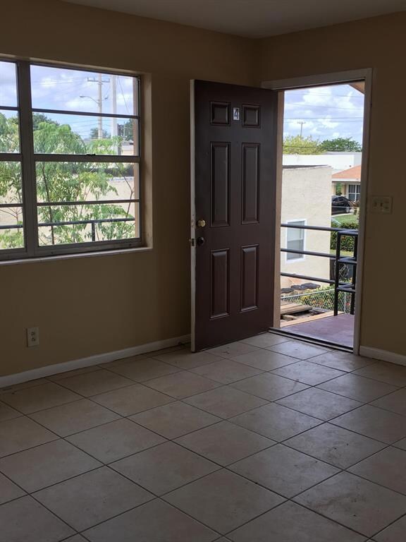 724 22nd St unit 4, West Palm Beach, FL 33407 - photo 2