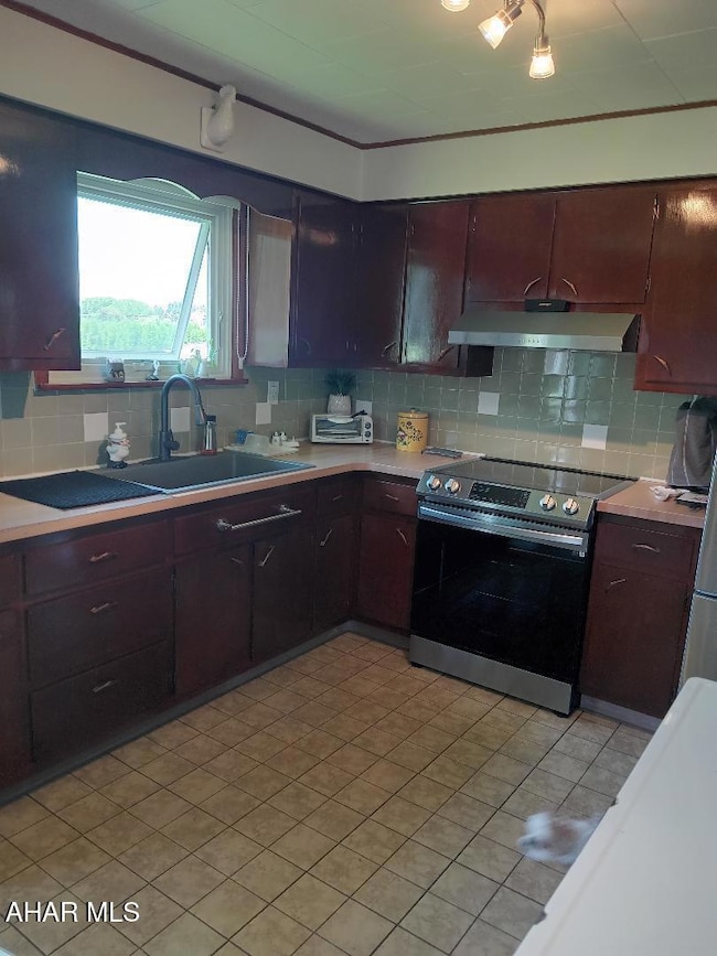 Maple kitchen