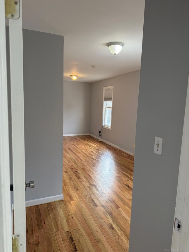 99 Wallace St, Bridgeport, CT 06604 - photo 4