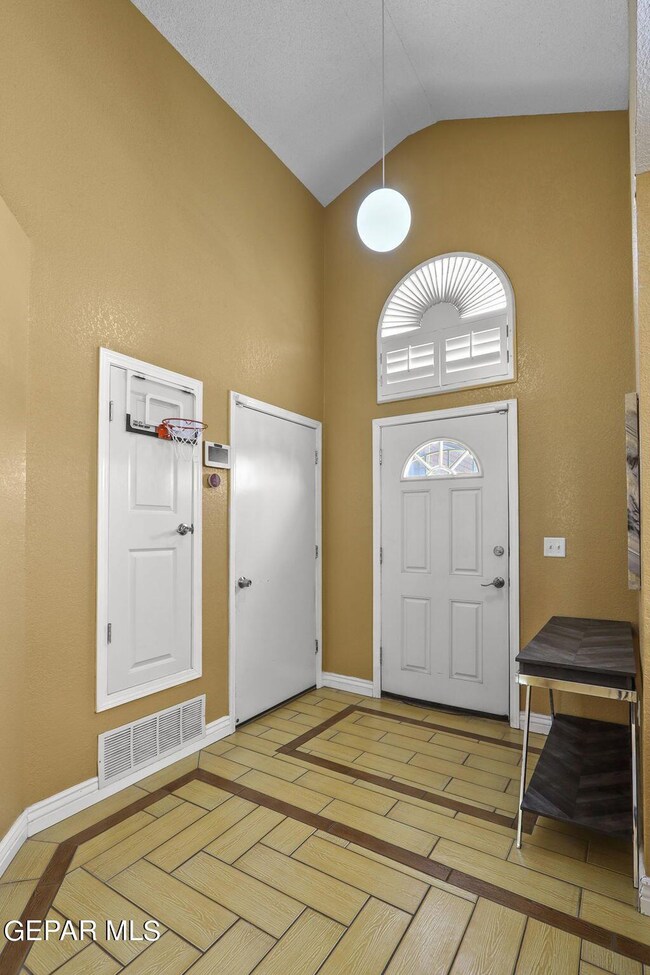 14421 Desierto Bueno Ave, El Paso, TX 79928 - photo 3