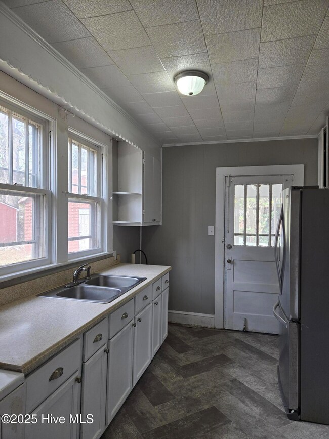 216 N Elm St, Williamston, NC 27892 - photo 7