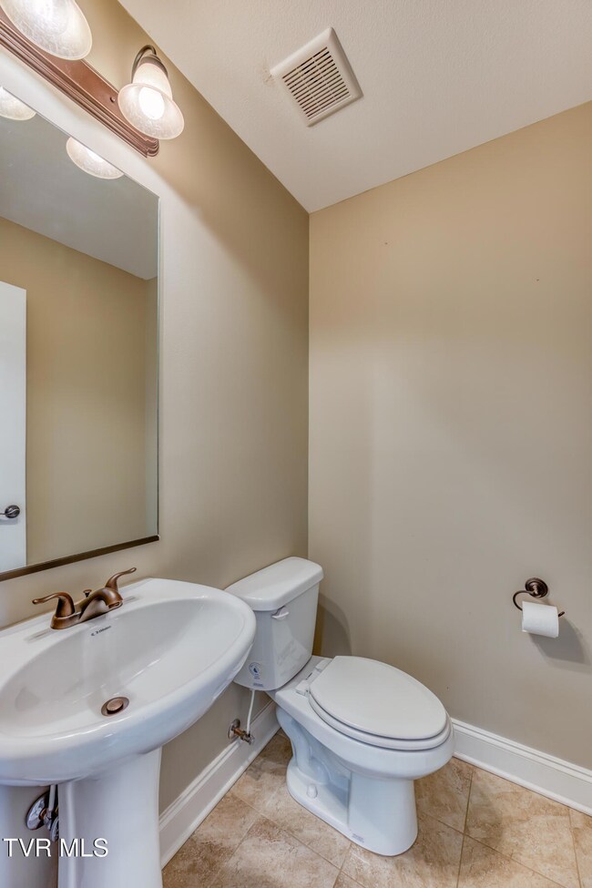 668 Grays Pointe Ct-13