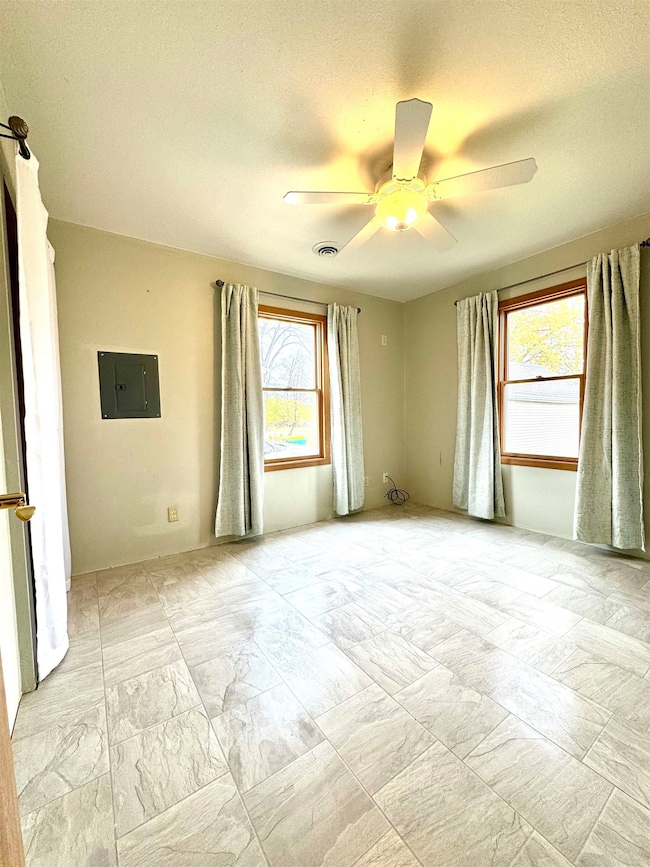 1378 Thrush St, Green Bay, WI 54303 - photo 5