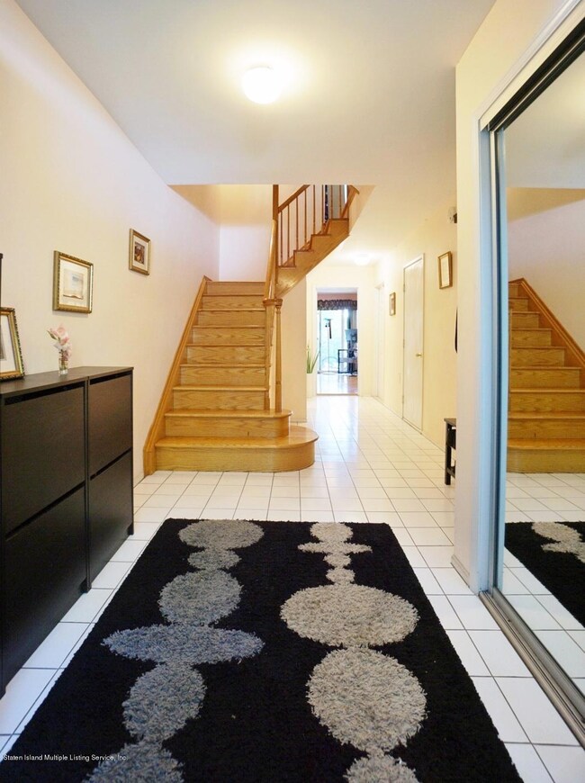 (2) ENTRY FOYER