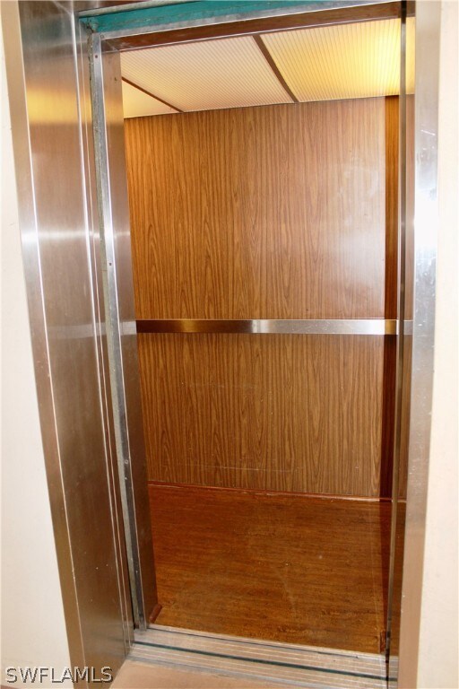 Top Floor, Please!