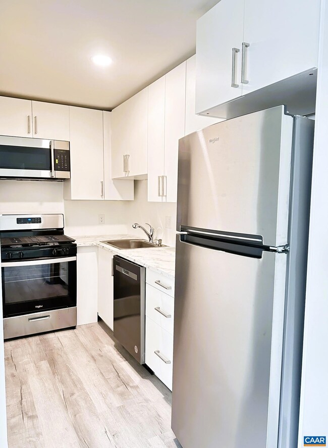 800 Runnel Ct unit 3, Charlottesville, VA 22904 - photo 2