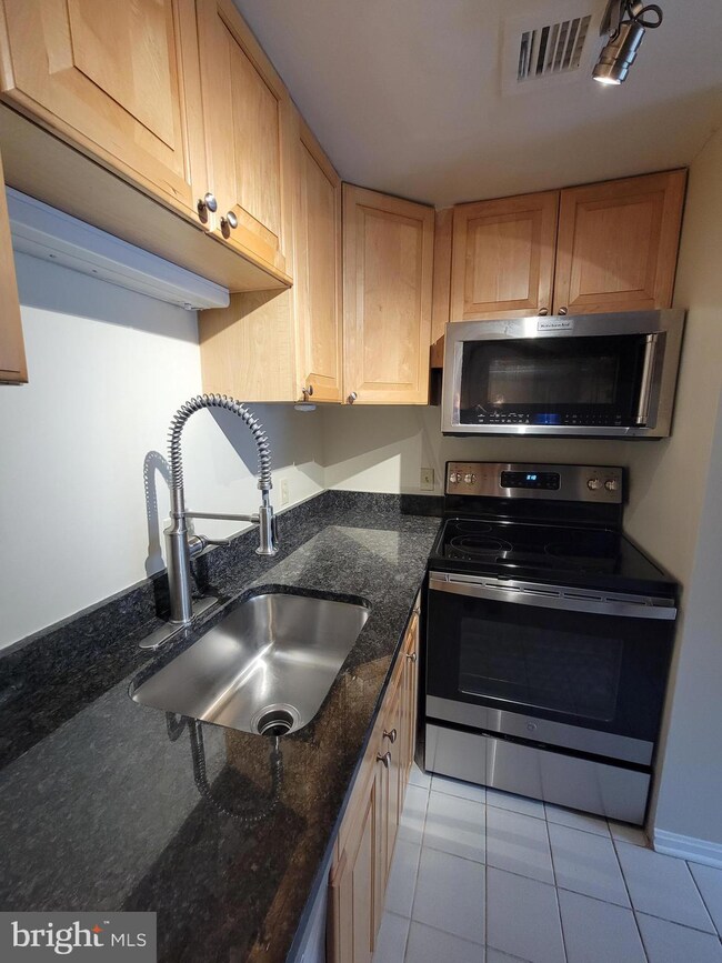 1949 Calvert St NW unit D, Washington, DC 20009 - photo 6