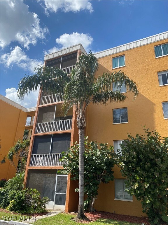 The Towers Condominiums unit 320, Fort Myers, FL 33901 - photo 2