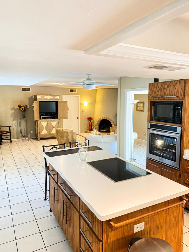 Open kitchen & family room