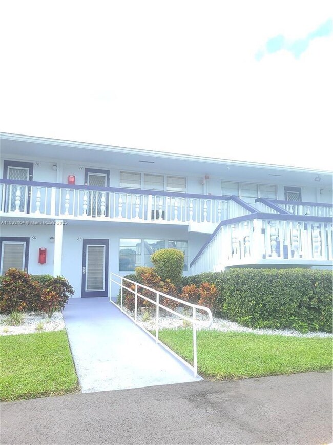 82 Oakridge G unit 82, Deerfield Beach, FL 33442 - photo 2