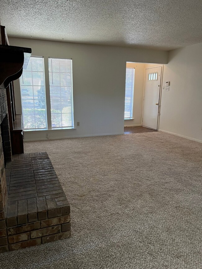 2205 Landmark Ct unit B, Arlington, TX 76013 - photo 6