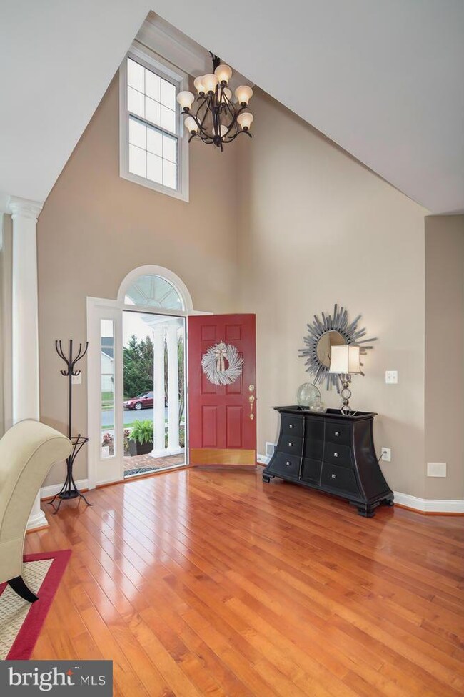 25778 Mayville Ct, Chantilly, VA 20152 - photo 3