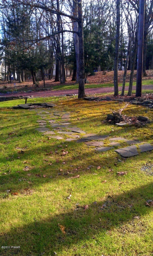 USR452 Wren Ct, Hawley, PA 18428 - photo 3