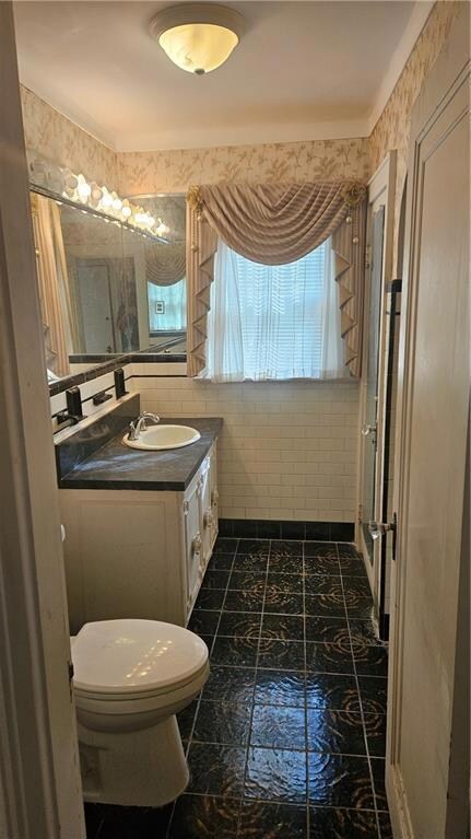 1st floor bathroom
