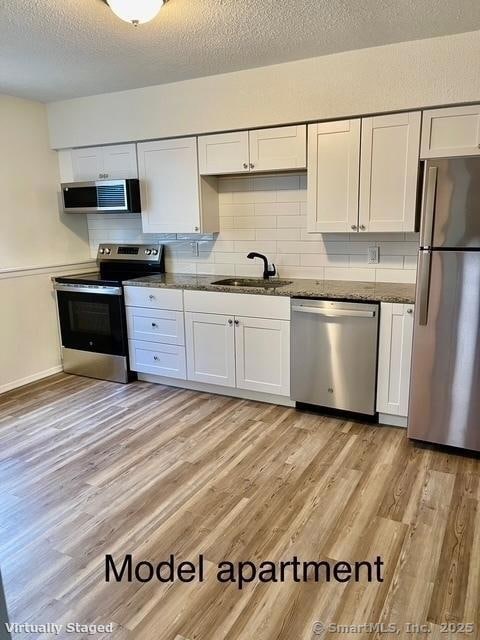 Eat-in Kitchen 1