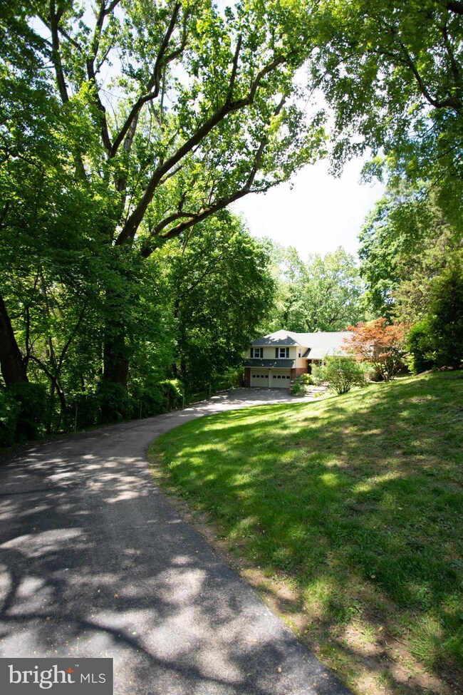 2609 Orchard Dr, Broomall, PA 19008 - photo 2