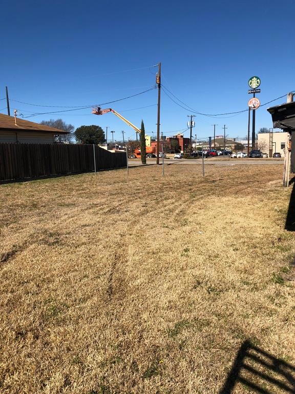 909 E Brown St, Ennis, TX 75119 - photo 3