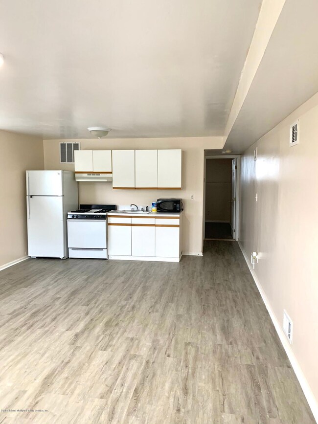 63 Timber Ridge Dr unit 1, Staten Island, NY 10306 - photo 6