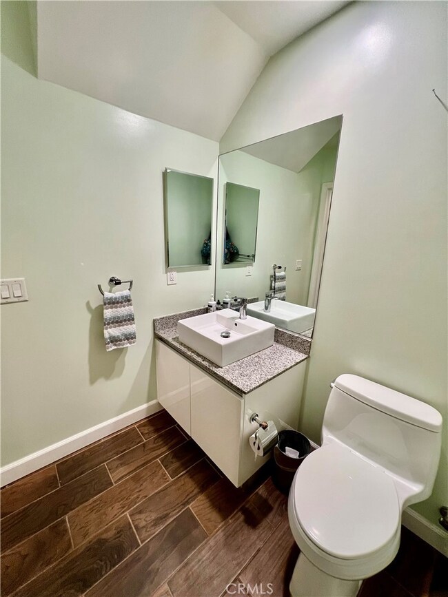 Guest bathroom on 1st floor