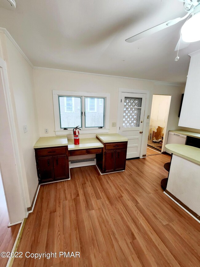 622 Scott St, Stroudsburg, PA 18360 - photo 4