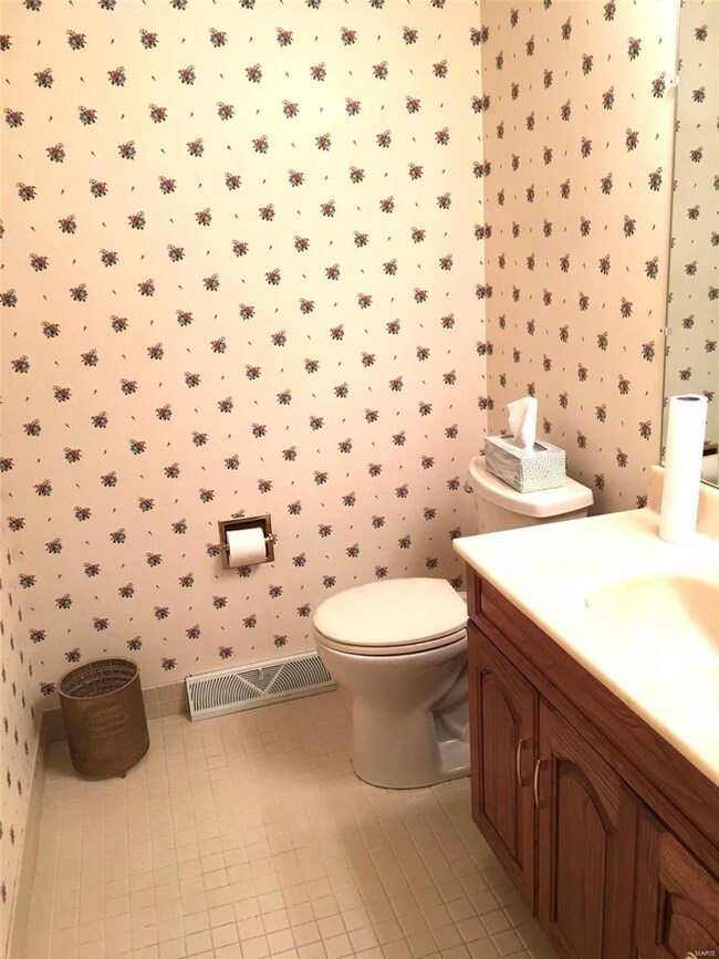 HALF BATH ON MAIN LEVERL!