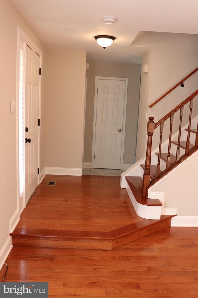 321 Hillside Terrace, Hyattsville, MD 20785 - photo 4