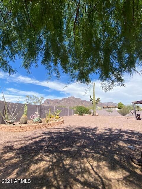 ARROYO BACKYARD WITH MOUNTAIN