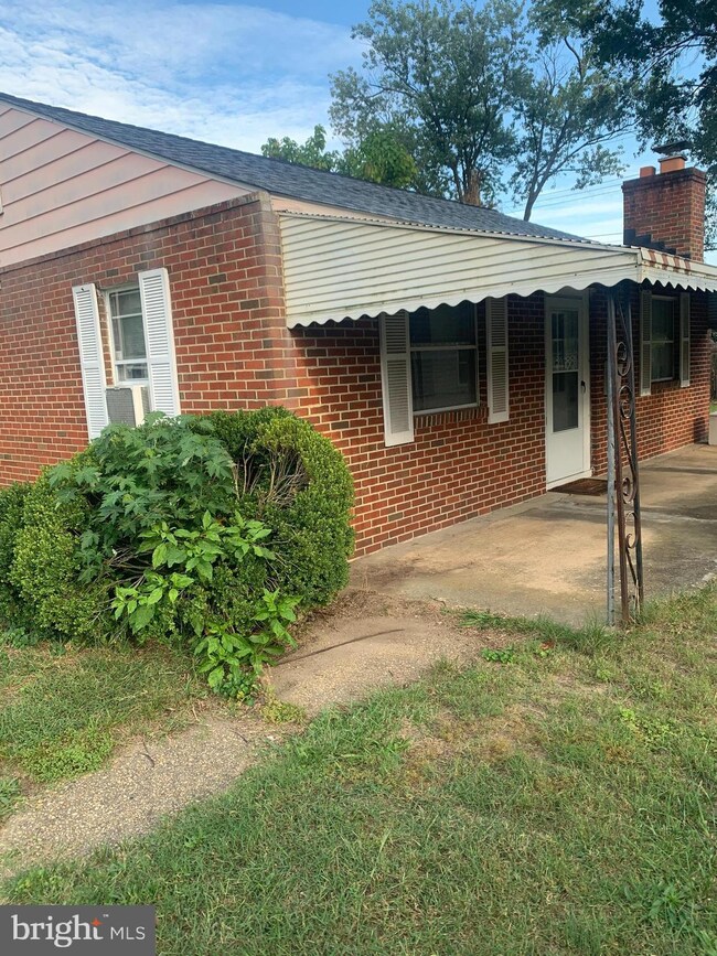 1007 Thomas Rd, Glen Burnie, MD 21060 - photo 2